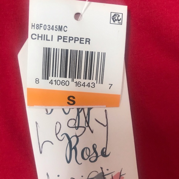 Red tee🦋 - Picture 6 of 6